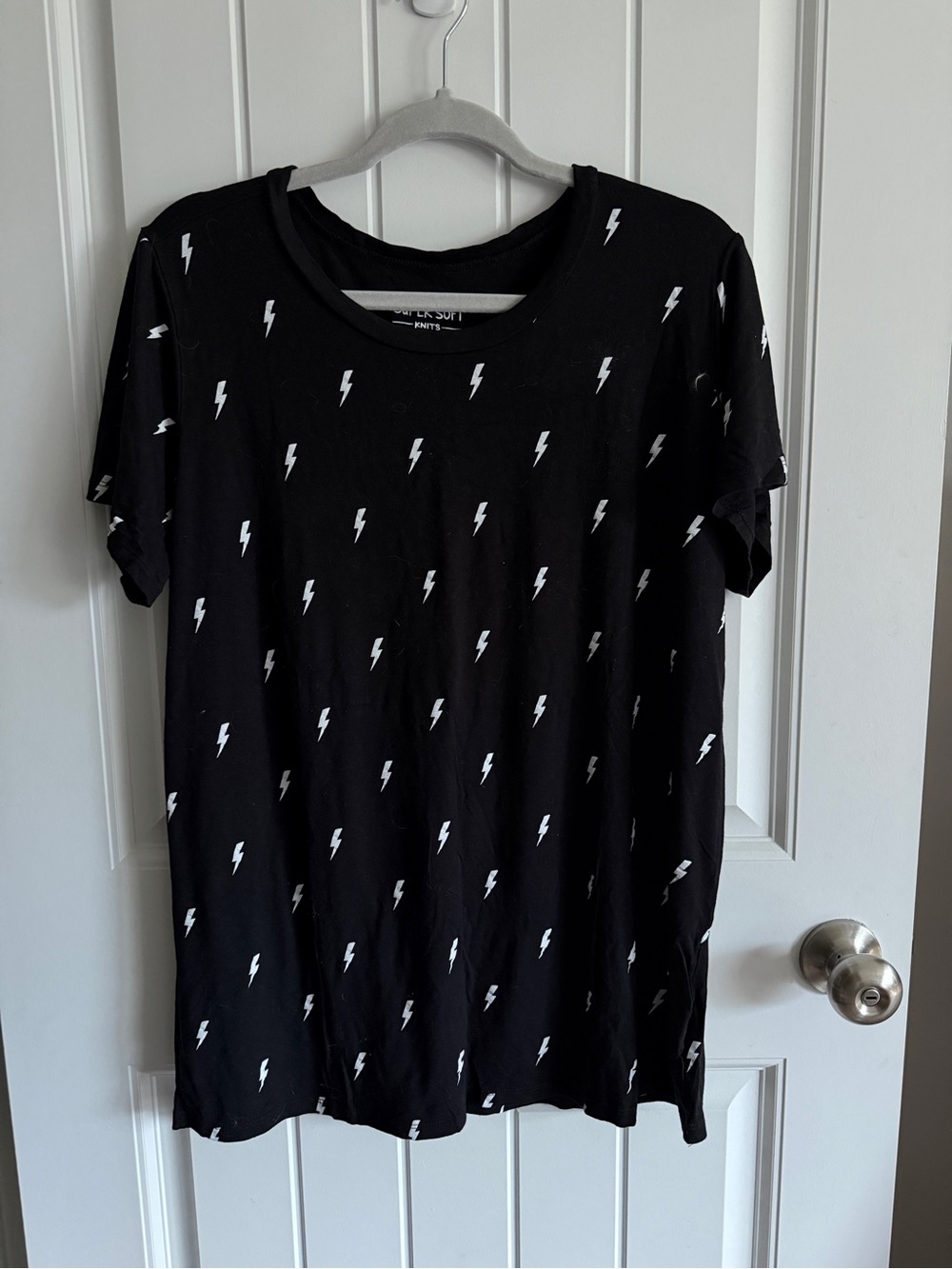 Torrid Soft Knit Black Lightning Bolt Print Tee size 2